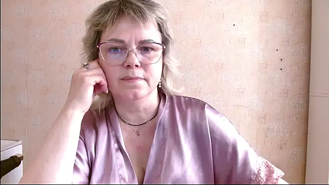 Snapshot of sweetsunset11 chatting on May 16, 2026, 1:10 pm sweetsunset11 online show from May 16, 2026, 1:10 pm