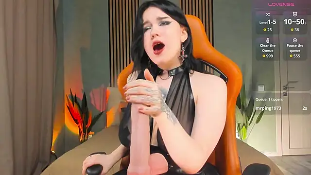 Snapshot of MeganFoxy11 chatting on October 31, 2025, 10:12 am MeganFoxy11 online show from October 31, 2025, 10:12 am