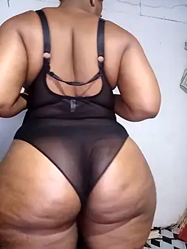 curvyloneah75 online show from December 4, 2025, 4:33 am