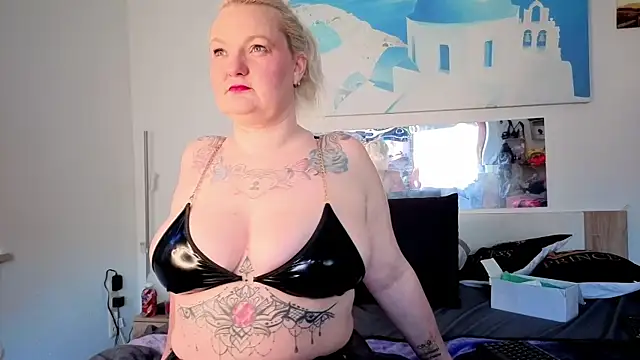 Snapshot of Inked_blondi chatting on March 5, 2026, 2:57 pm Inked blondi online show from March 5, 2026, 2:57 pm