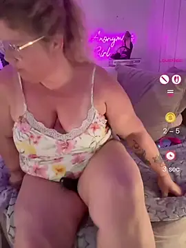 Snapshot of CurvyAnonymousGirl89 chatting on June 26, 2026, 3:29 pm CurvyAnonymousGirl89 online show from June 26, 2026, 3:29 pm