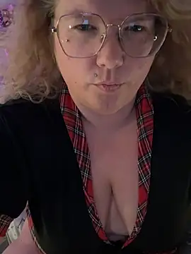 Snapshot of CurvyAnonymousGirl89 chatting on July 15, 2026, 1:51 pm CurvyAnonymousGirl89 online show from July 15, 2026, 1:51 pm