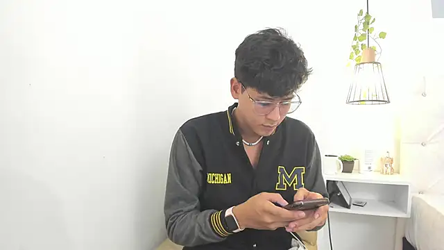 Snapshot of RaidenBoy1 chatting on February 6, 2025, 9:06 pm RaidenBoy1 online show from February 6, 2025, 9:06 pm