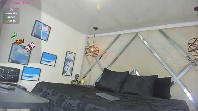 Snapshot of Pandora_Rey2 chatting on October 8, 2025, 1:23 pm Pandora Rey2 online show from October 8, 2025, 1:23 pm