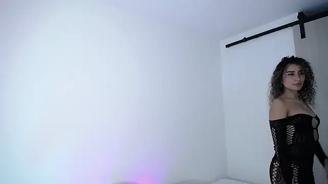 varenkaivanova 22 online show from November 21, 2025, 8:46 am