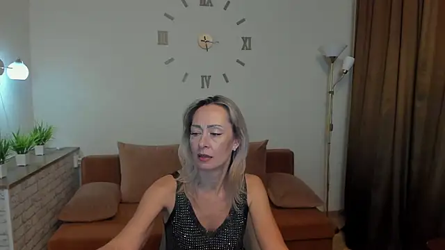 Snapshot of Julia_Cherry_ chatting on February 1, 2025, 4:43 pm Julia Cherry online show from February 1, 2025, 4:43 pm