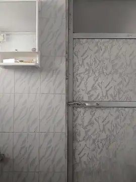 surabhi09 online show from November 25, 2025, 9:09 am