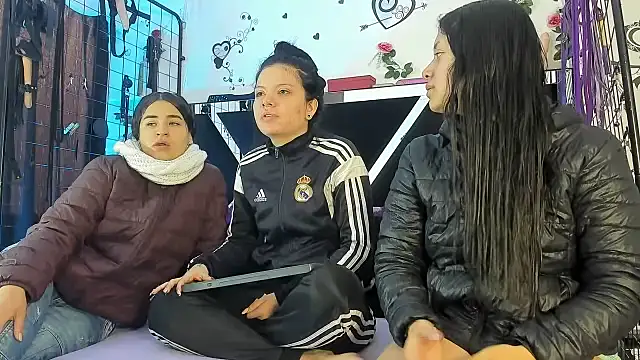 abby eemily online show from December 3, 2025, 12:15 pm