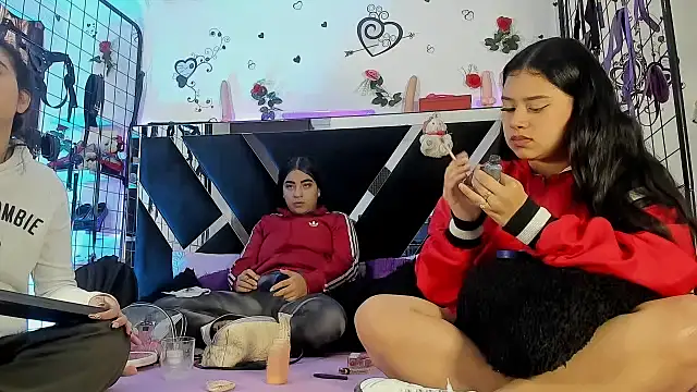 abby eemily online show from November 12, 2025, 12:53 pm