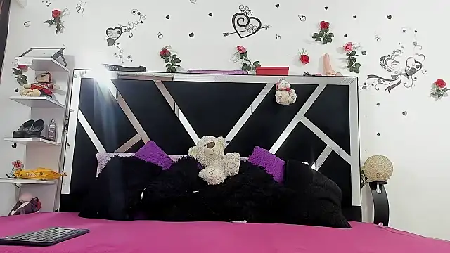 abby eemily online show from November 4, 2025, 12:09 pm