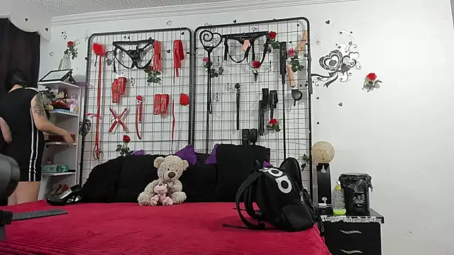 abby eemily online show from December 13, 2025, 8:04 pm