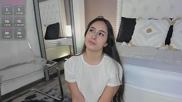 Snapshot of Julia_Martinez_ chatting on May 18, 2026, 11:37 am Julia Martinez online show from May 18, 2026, 11:37 am