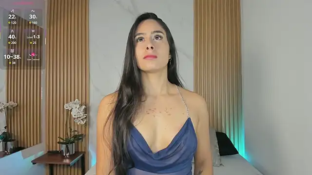 Julia Martinez  online show from April 24, 2026, 11:34 am