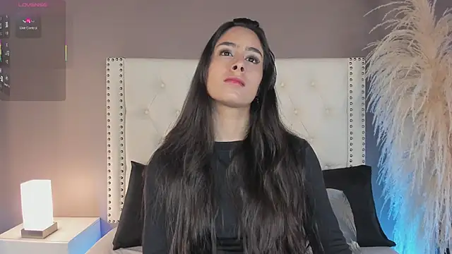 Julia Martinez  online show from April 29, 2026, 11:36 am