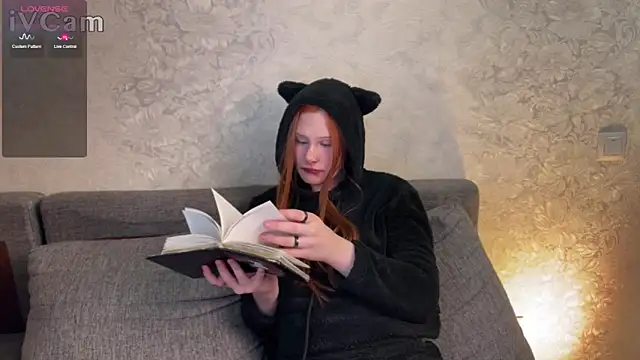 Snapshot of Kleo_Godde chatting on February 27, 2025, 9:47 pm Kleo Godde online show from February 27, 2025, 9:47 pm