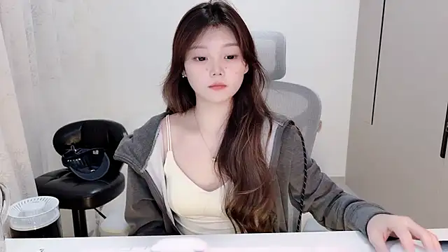 Snapshot of yangyang-1115 chatting on November 9, 2025, 4:00 pm yangyang-1115 online show from November 9, 2025, 4:00 pm