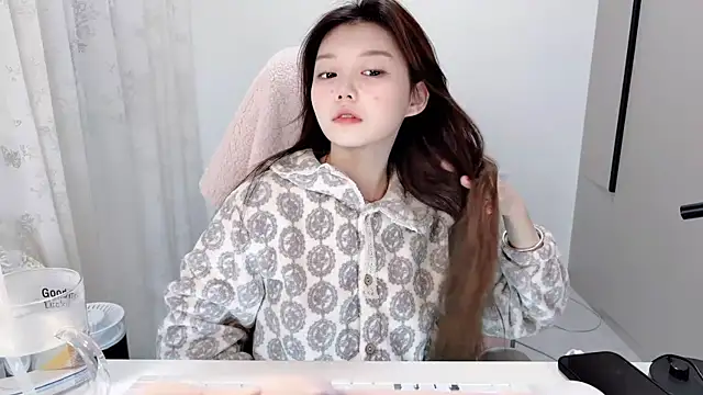 Snapshot of yangyang-1115 chatting on November 13, 2025, 5:33 am yangyang-1115 online show from November 13, 2025, 5:33 am