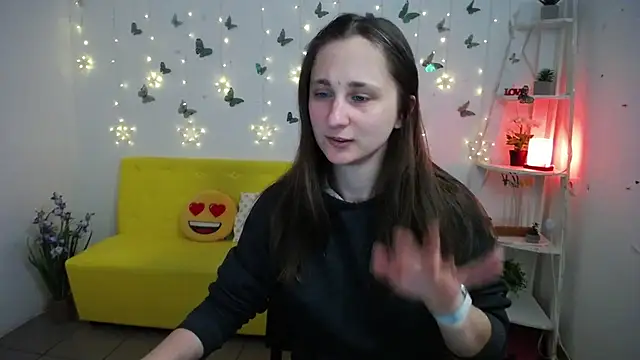 MichelLeee online show from April 23, 2026, 11:27 am