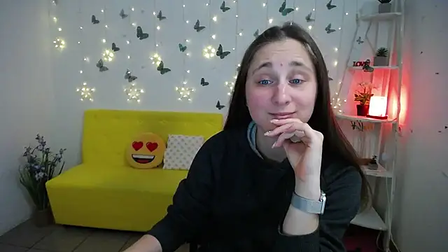 MichelLeee online show from April 23, 2026, 12:29 pm