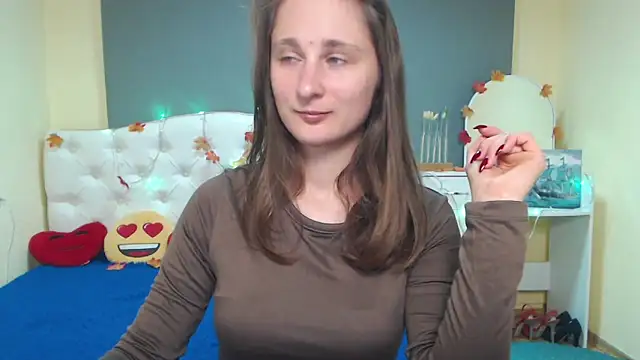 MichelLeee online show from November 18, 2025, 12:30 pm