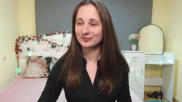 MichelLeee online show from March 17, 2026, 12:30 pm