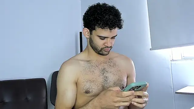 Snapshot of andrewChris_ chatting on November 11, 2025, 3:07 pm andrewChris online show from November 11, 2025, 3:07 pm