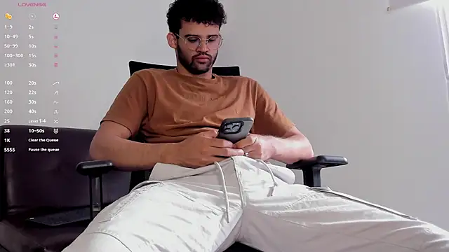 Snapshot of andrewChris_ chatting on October 28, 2025, 2:27 pm andrewChris online show from October 28, 2025, 2:27 pm