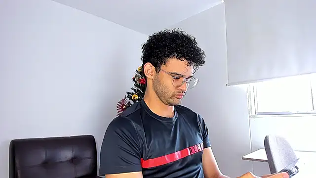 Snapshot of andrewChris_ chatting on November 27, 2025, 3:23 pm andrewChris online show from November 27, 2025, 3:23 pm