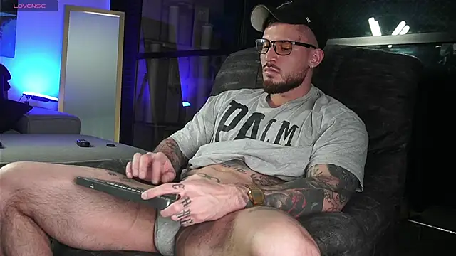 DimitriSullivan  online show from February 5, 2025, 4:06 am