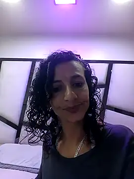 AriannaRussell  online show from May 3, 2026, 1:15 pm