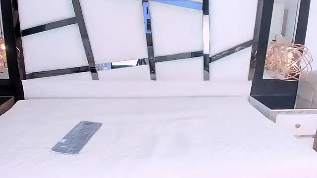 AriannaRussell  online show from February 24, 2026, 2:18 pm