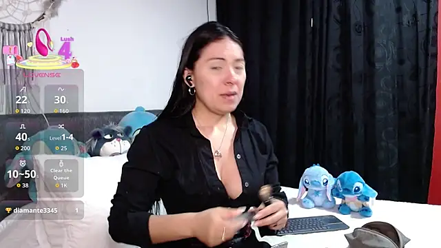 Snapshot of Ella_Rousse chatting on April 16, 2026, 11:33 am Ella Rousse online show from April 16, 2026, 11:33 am