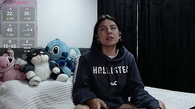 Snapshot of Ella_Rousse chatting on November 21, 2025, 9:03 pm Ella Rousse online show from November 21, 2025, 9:03 pm