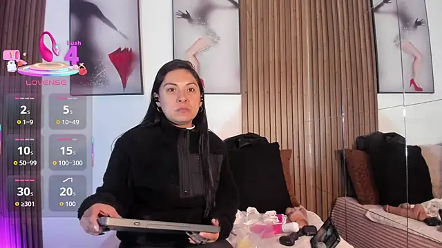 Snapshot of Ella_Rousse chatting on December 3, 2025, 11:53 am Ella Rousse online show from December 3, 2025, 11:53 am