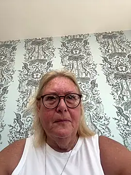 Snapshot of MoistCurveyChanel chatting on July 15, 2026, 8:54 am MoistCurveyChanel online show from July 15, 2026, 8:54 am