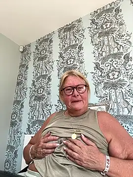 Snapshot of MoistCurveyChanel chatting on July 17, 2026, 10:45 am MoistCurveyChanel online show from July 17, 2026, 10:45 am
