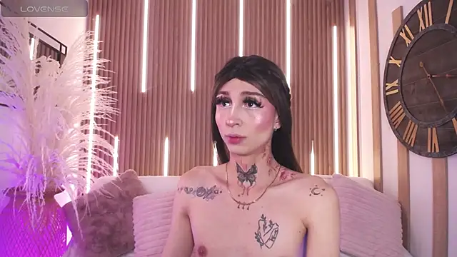 Aniie Doll online show from December 14, 2025, 8:25 pm