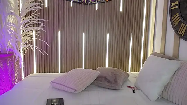 Snapshot of Aniie_Doll chatting on October 17, 2025, 8:21 pm Aniie Doll online show from October 17, 2025, 8:21 pm