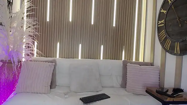 Snapshot of Aniie_Doll chatting on November 19, 2025, 8:31 pm Aniie Doll online show from November 19, 2025, 8:31 pm