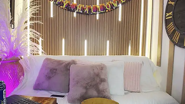 Snapshot of Aniie_Doll chatting on October 27, 2025, 8:21 pm Aniie Doll online show from October 27, 2025, 8:21 pm