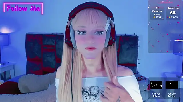 Snapshot of Kirmyy_ chatting on November 3, 2025, 8:45 pm Kirmyy online show from November 3, 2025, 8:45 pm