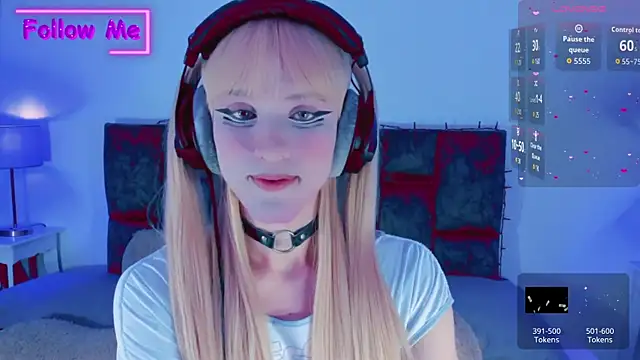 Snapshot of Kirmyy_ chatting on October 13, 2025, 9:27 pm Kirmyy online show from October 13, 2025, 9:27 pm