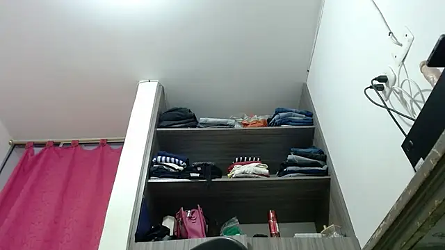 nicolle milf1978 online show from April 24, 2026, 11:07 pm