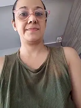 nicolle milf1978 online show from June 30, 2026, 1:44 pm