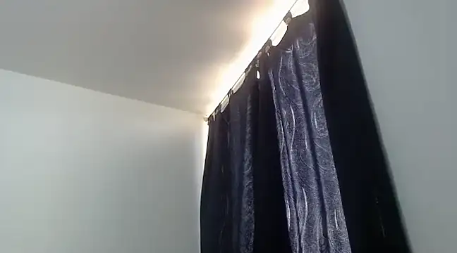 nicolle milf1978 online show from March 8, 2025, 9:40 pm