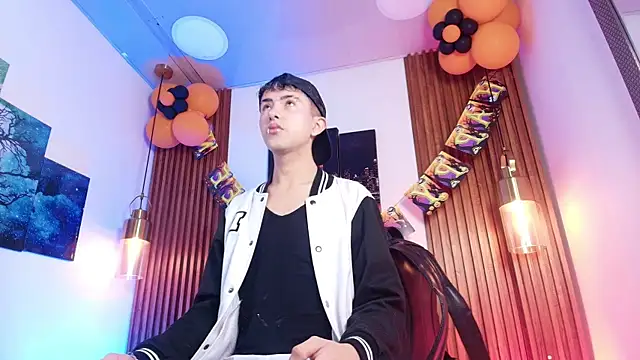 Noah Xitruxx online show from October 31, 2025, 2:52 am