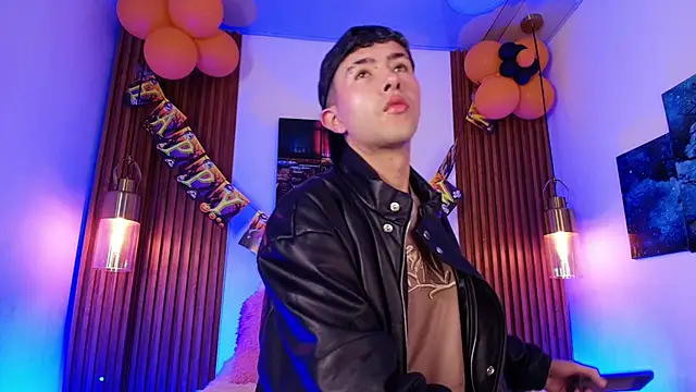 Noah Xitruxx online show from October 28, 2025, 2:45 am