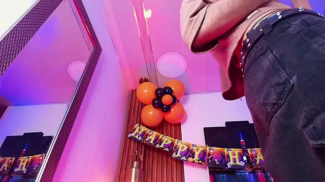 Noah Xitruxx online show from October 9, 2025, 3:18 am