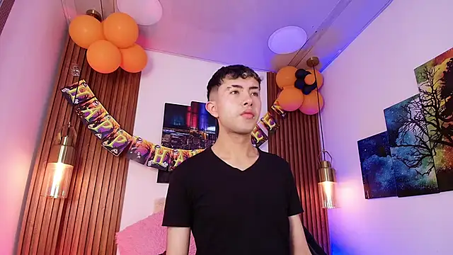 Noah Xitruxx online show from October 22, 2025, 2:33 am