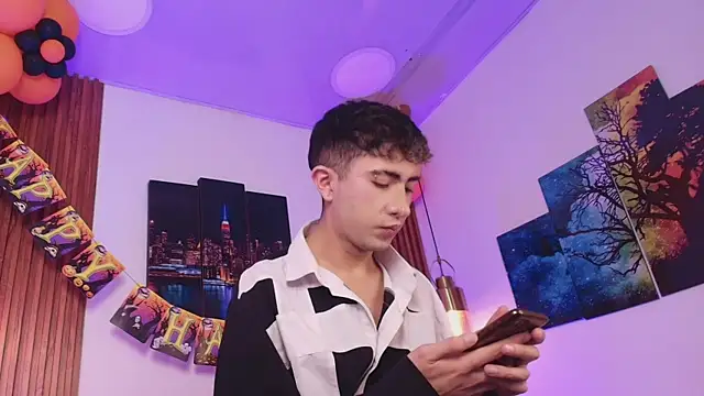 Noah Xitruxx online show from November 3, 2025, 3:34 am